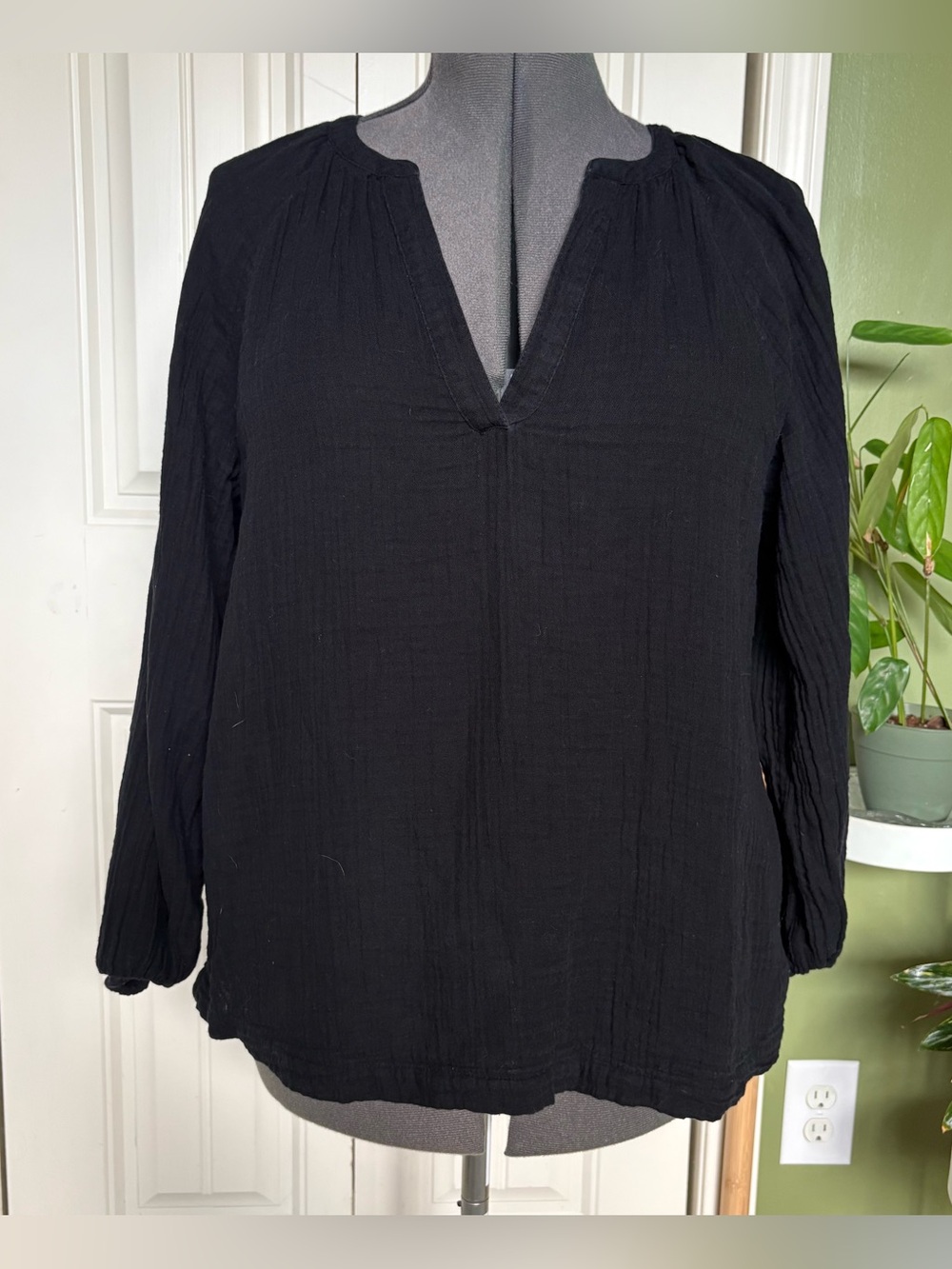 Old Navy black blouse size L
